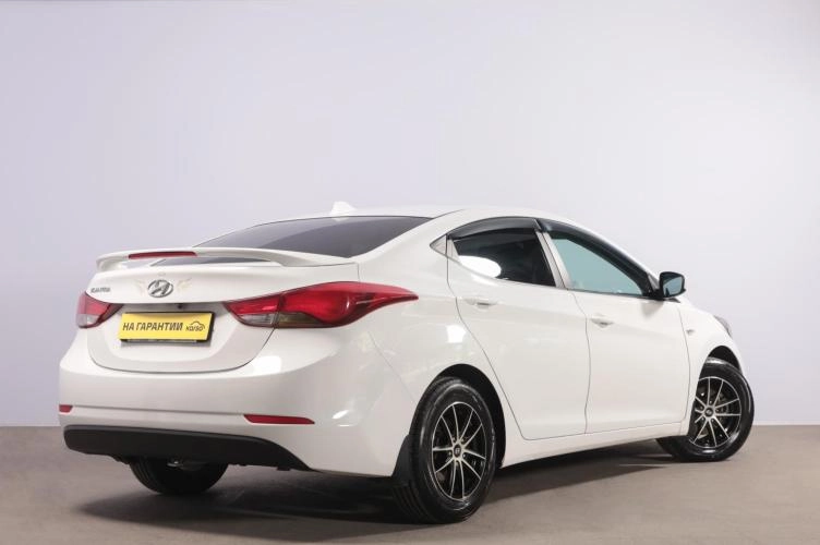 Hyundai Elantra 6 из 6