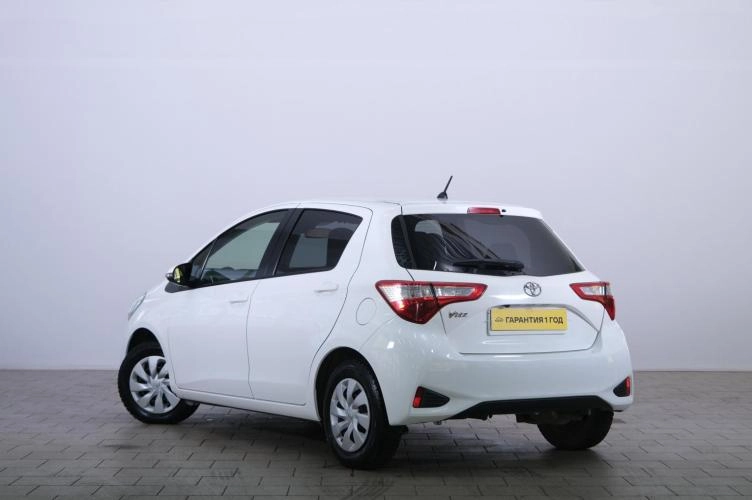 Toyota Vitz 4 из 6