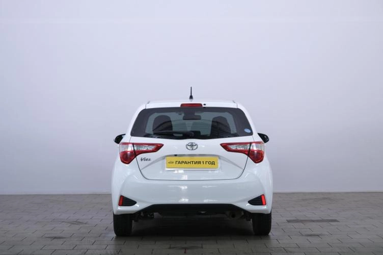 Toyota Vitz 5 из 6