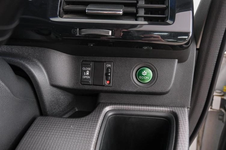 Honda Stepwgn Spada 18 из 22