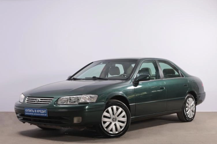 Toyota Camry 3 из 6