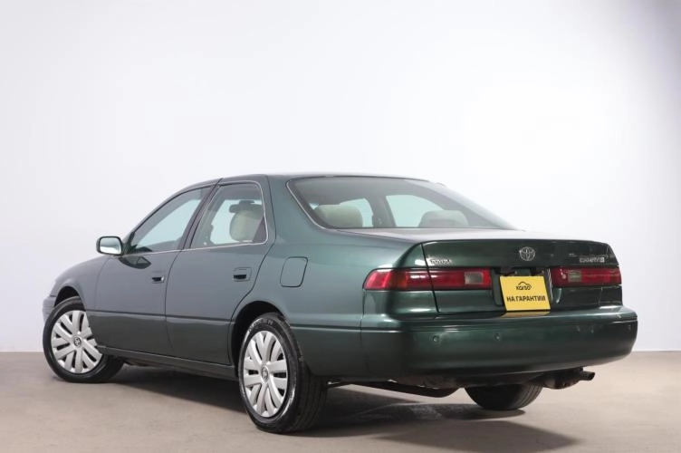 Toyota Camry 4 из 6