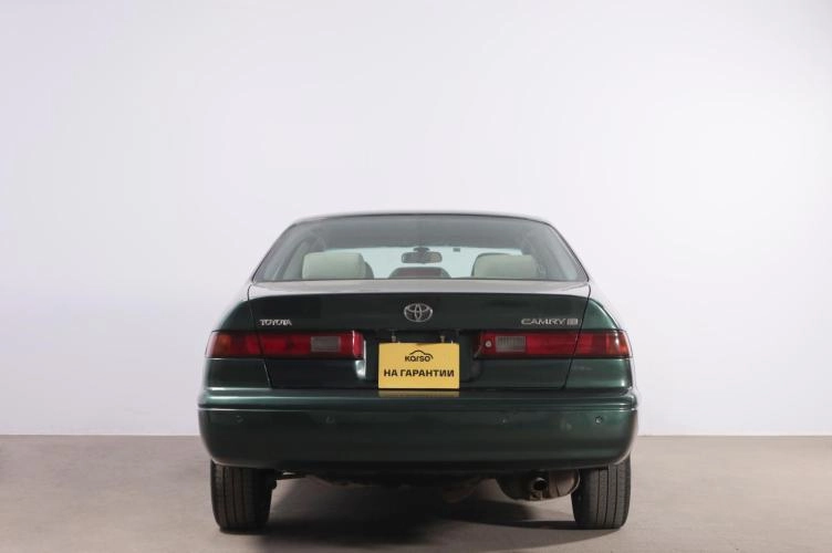 Toyota Camry 5 из 6