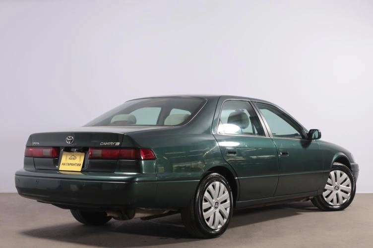 Toyota Camry 6 из 6