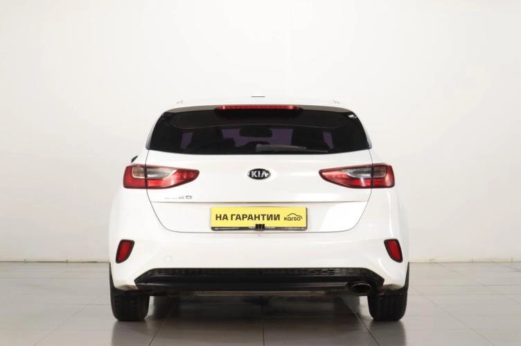 KIA cee'd 5 из 17