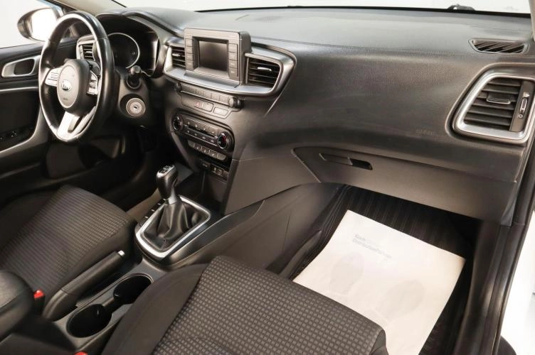 KIA cee'd 9 из 17