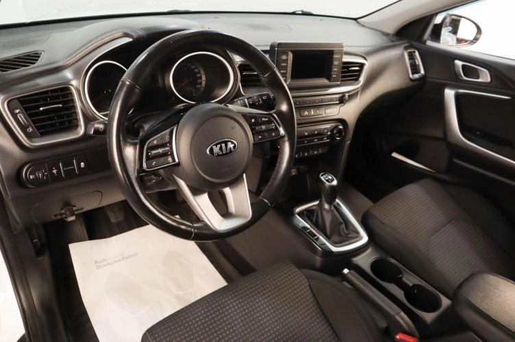 KIA cee'd 8 из 17