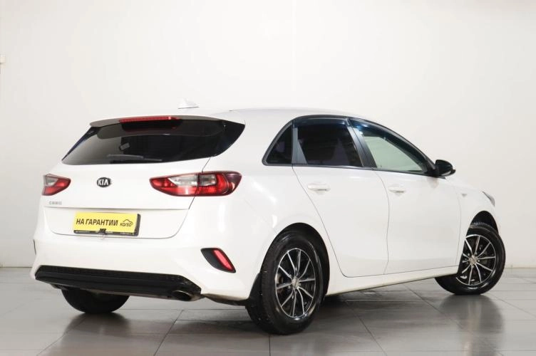 KIA cee'd 6 из 17