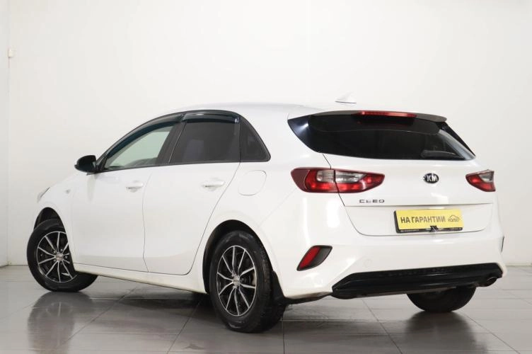 KIA cee'd 4 из 17