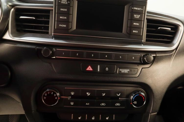 KIA cee'd 15 из 17