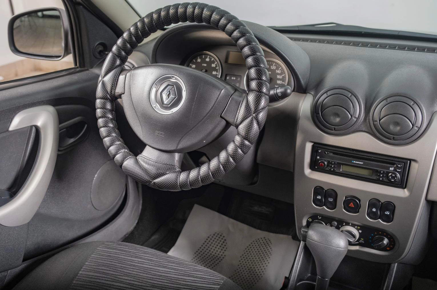 Renault Sandero 8 из 16