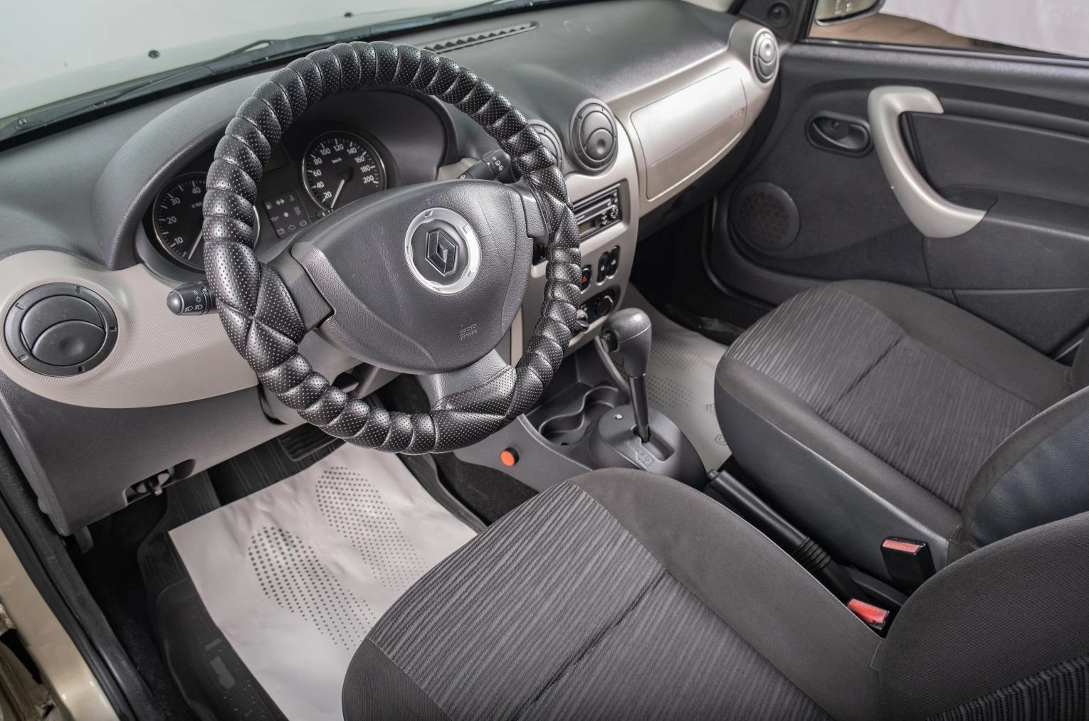 Renault Sandero 7 из 16