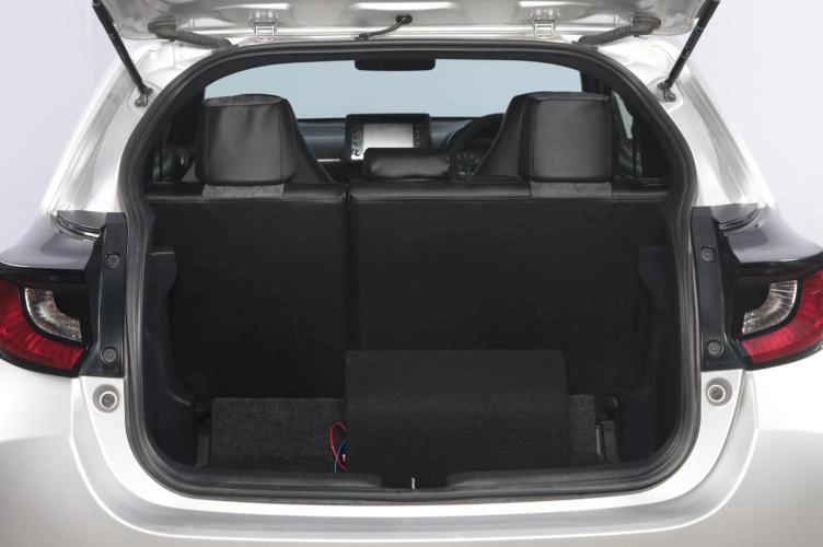 Toyota Yaris 18 из 18