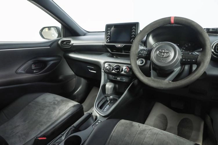Toyota Yaris 7 из 18