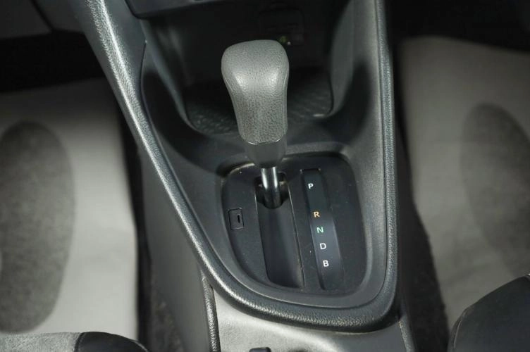 Toyota Yaris 14 из 18