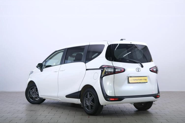Toyota Sienta 4 из 6