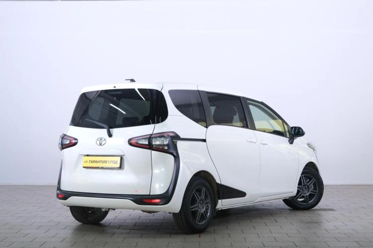 Toyota Sienta 6 из 6