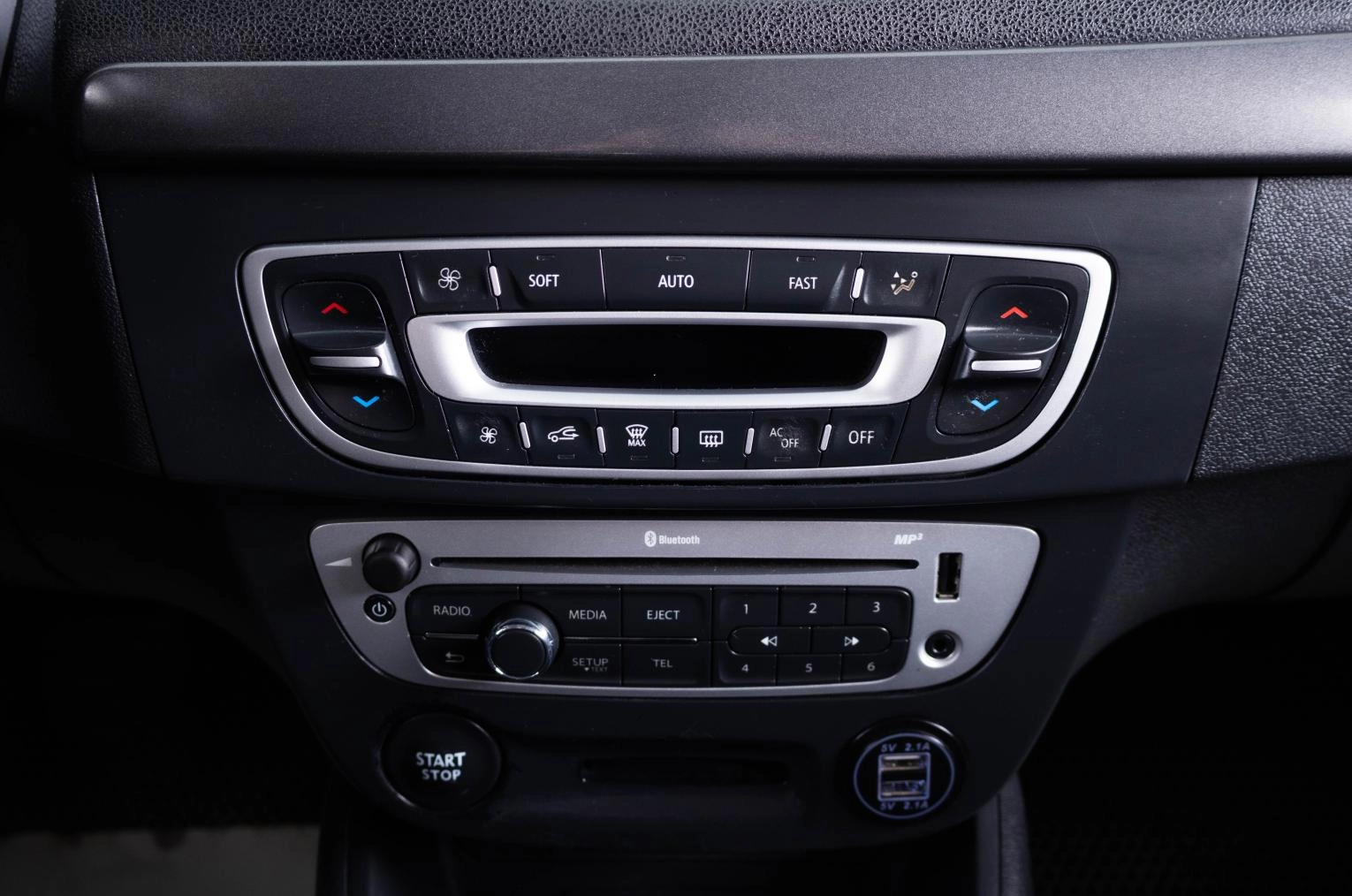 Renault Fluence 16 из 19