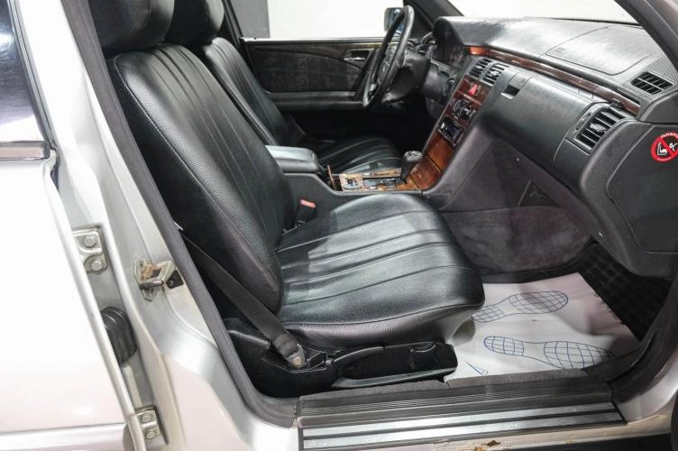 Mercedes-Benz E-класс 14 из 28