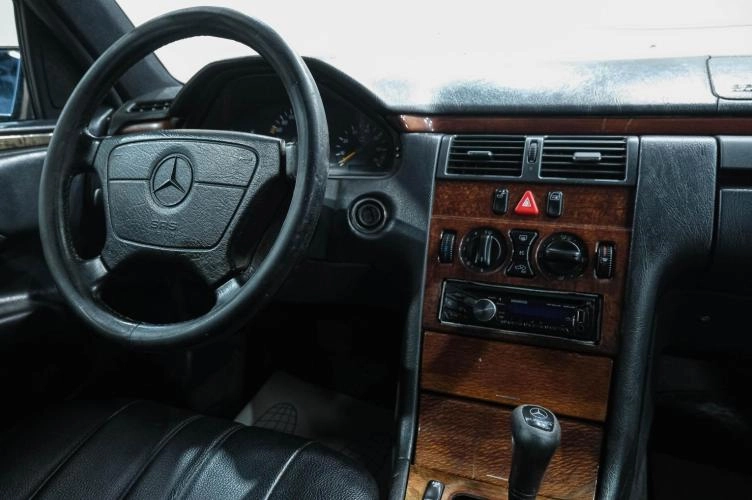 Mercedes-Benz E-класс 21 из 28