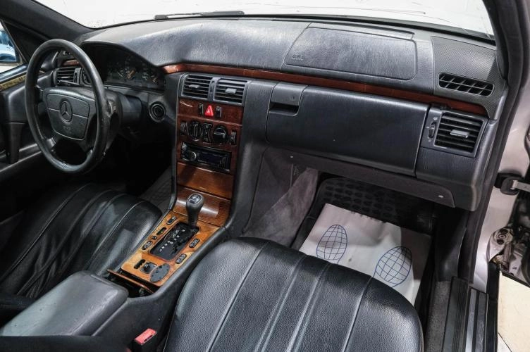 Mercedes-Benz E-класс 15 из 28