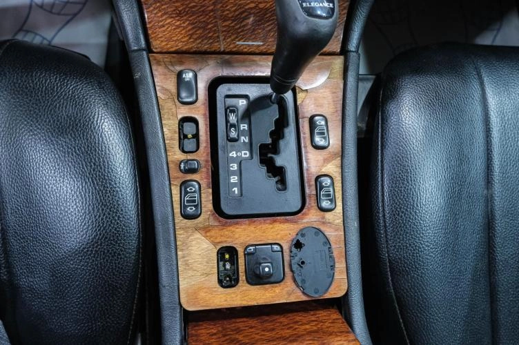 Mercedes-Benz E-класс 24 из 28