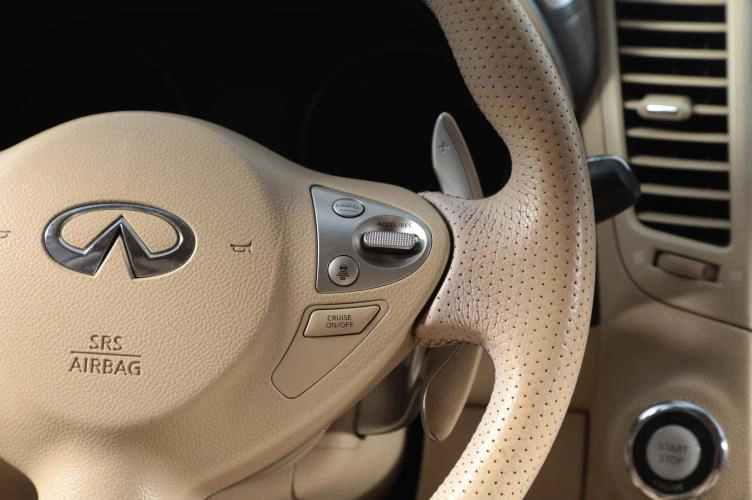 Infiniti FX50 13 из 20