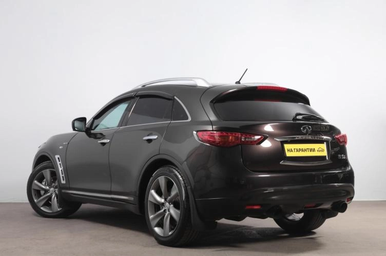 Infiniti FX50 4 из 6