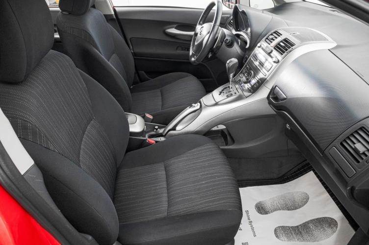 Toyota Auris 21 из 26