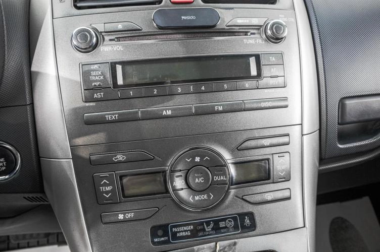 Toyota Auris 17 из 26