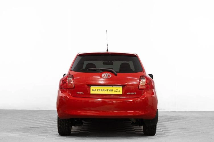 Toyota Auris 5 из 6