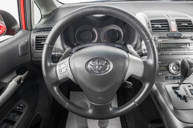 Toyota Auris 26 из 26