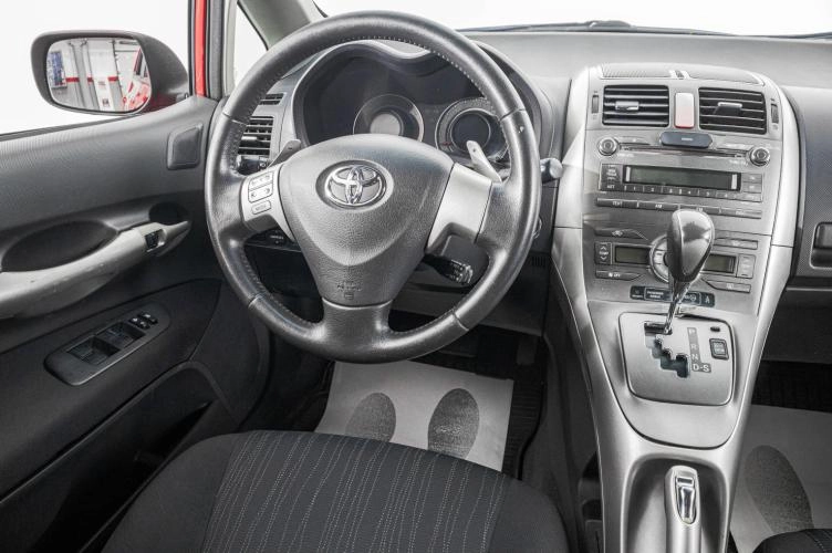 Toyota Auris 15 из 26