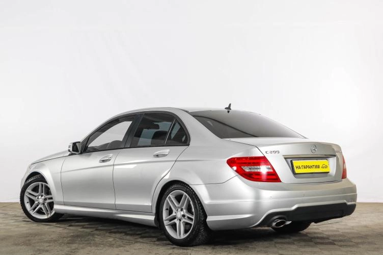 Mercedes-Benz C-класс 4 из 6