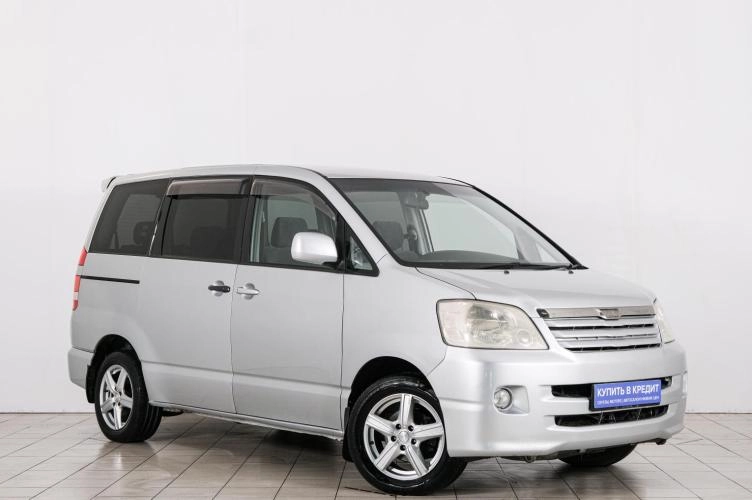 Toyota Noah 1 из 6