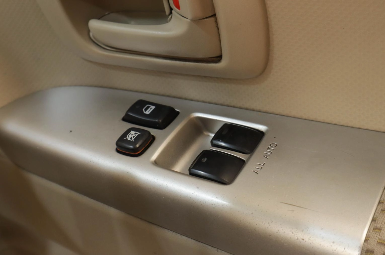 Toyota Porte 7 из 15