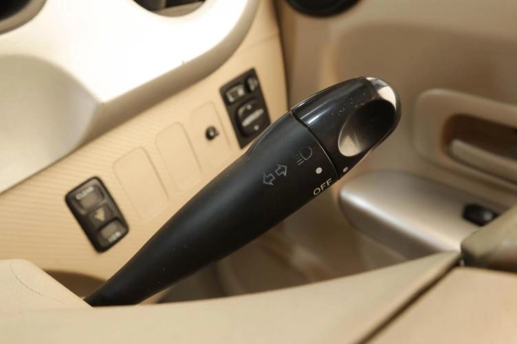 Toyota Porte 12 из 15