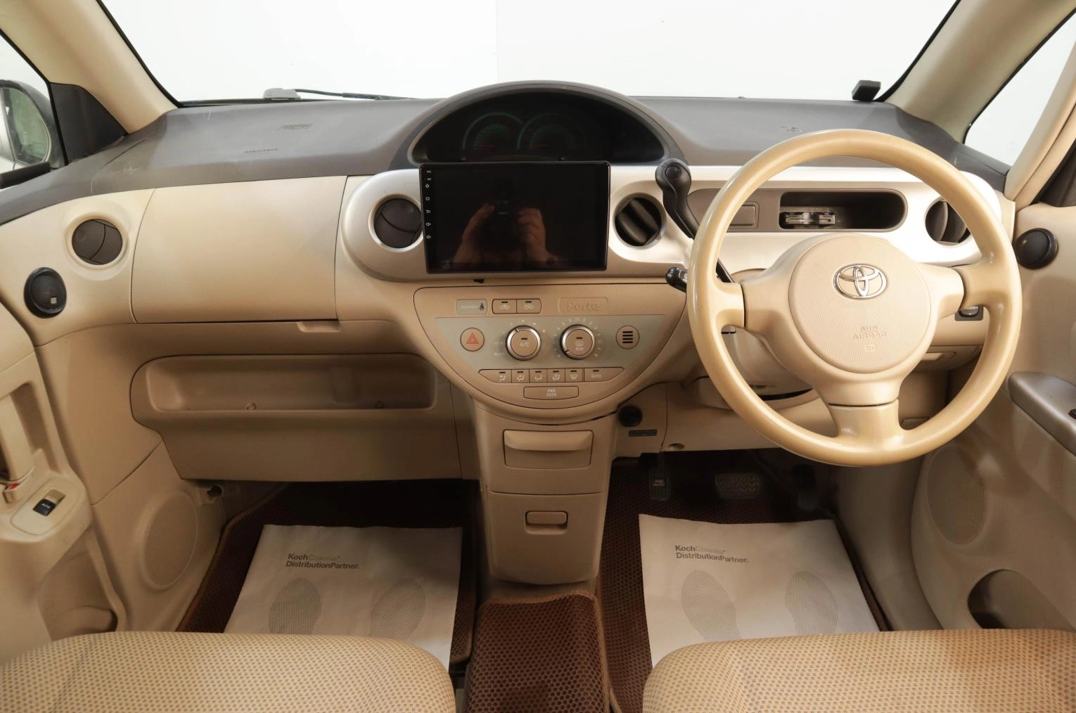 Toyota Porte 9 из 15