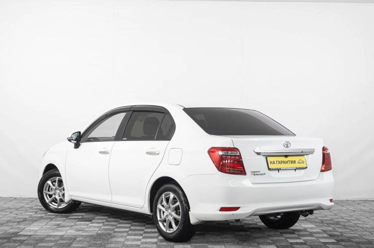 Toyota Corolla Axio 4 из 6