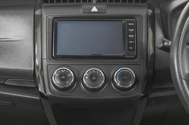 Toyota Corolla Axio 16 из 19