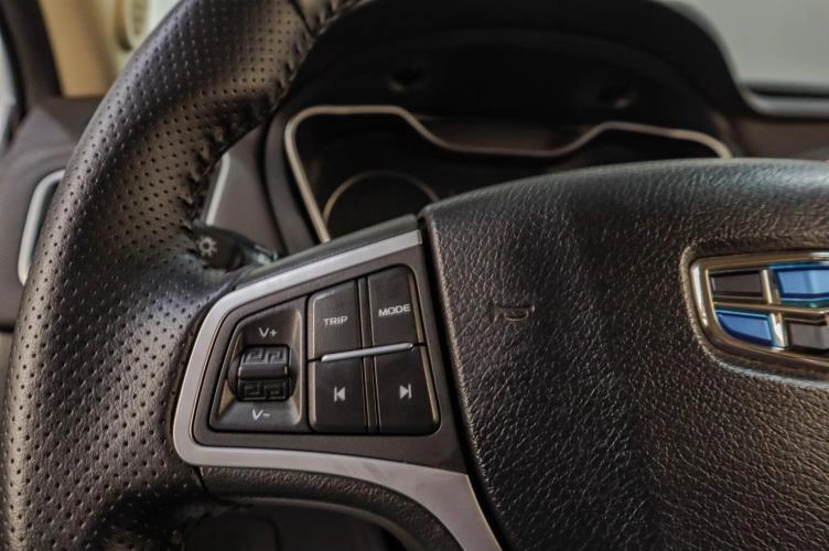 Geely Emgrand X7 8 из 16