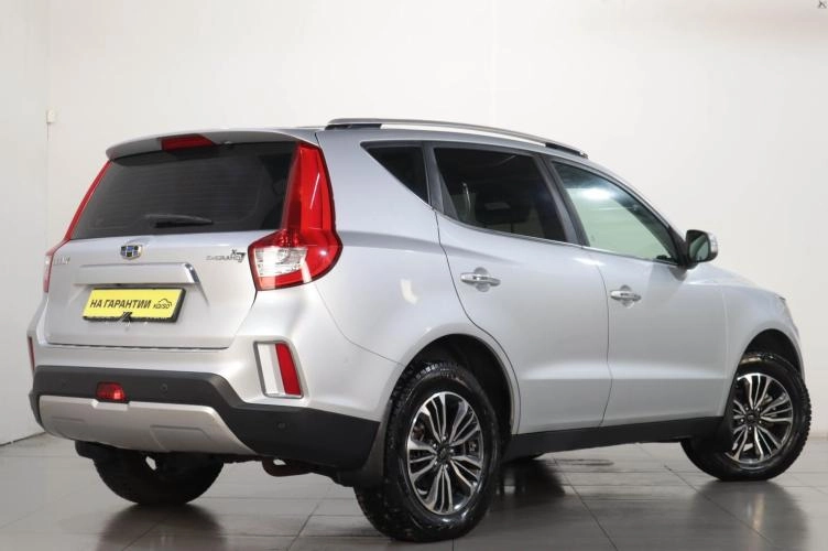 Geely Emgrand X7 6 из 16