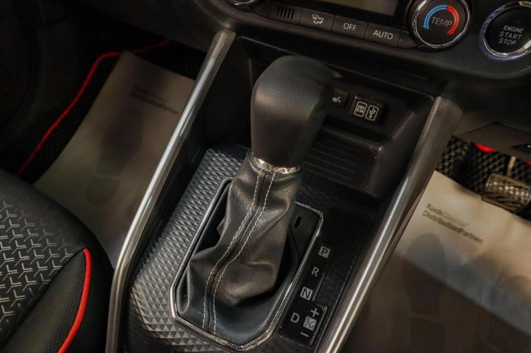 Daihatsu Rocky 15 из 17