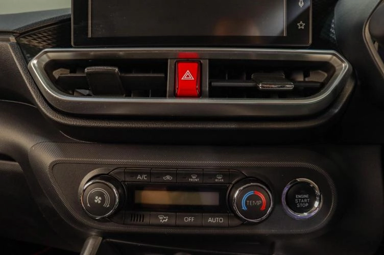 Daihatsu Rocky 14 из 17