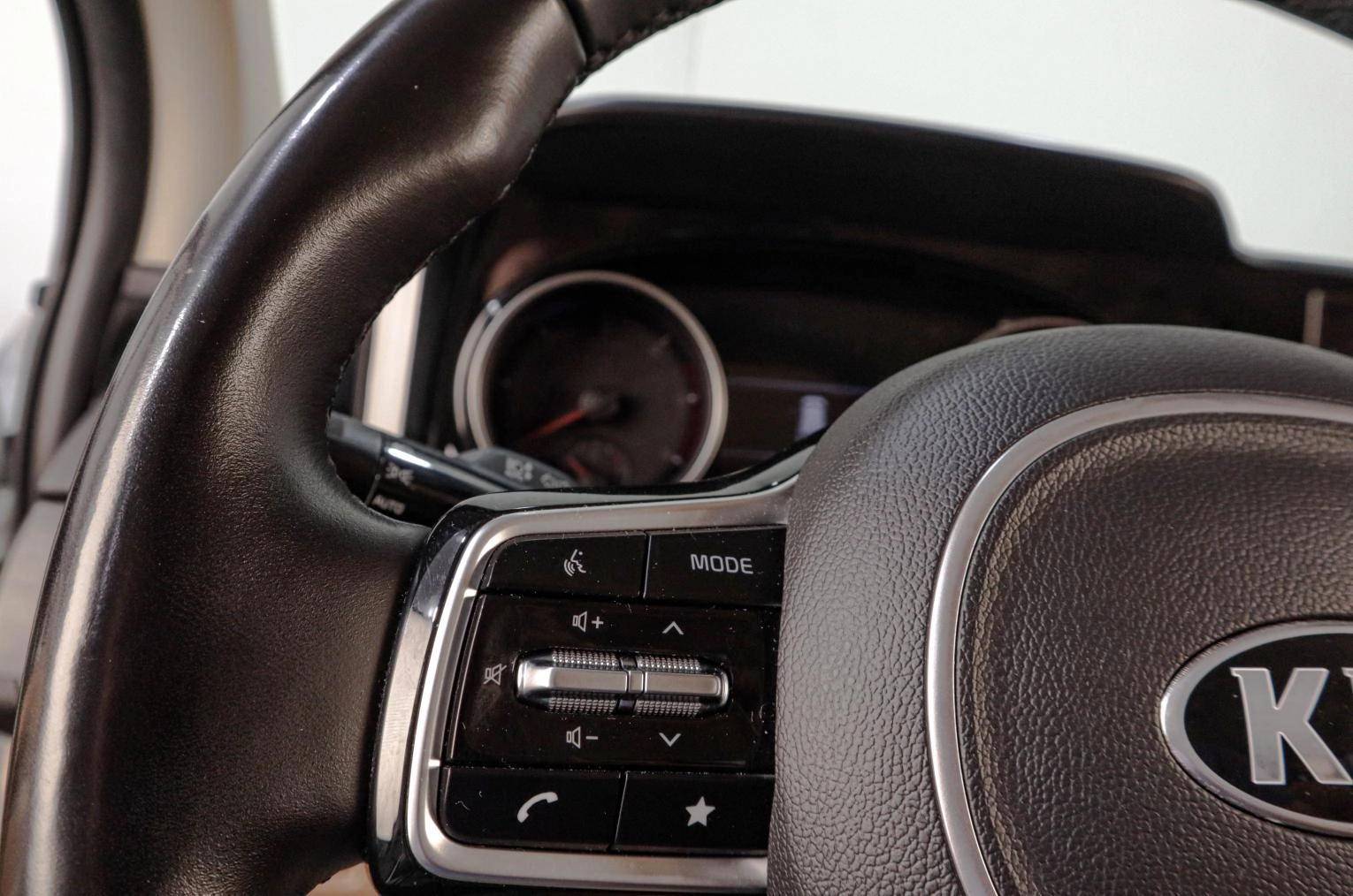 KIA Carnival 10 из 18