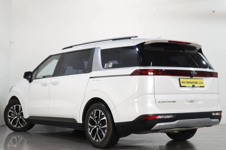 KIA Carnival 4 из 6