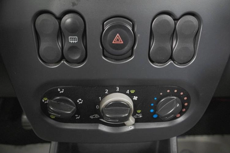 Renault Sandero 17 из 19