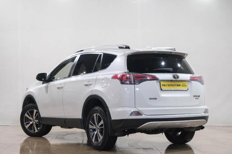 Toyota RAV4 4 из 6