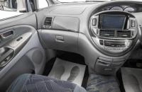 Toyota Estima 17 из 20