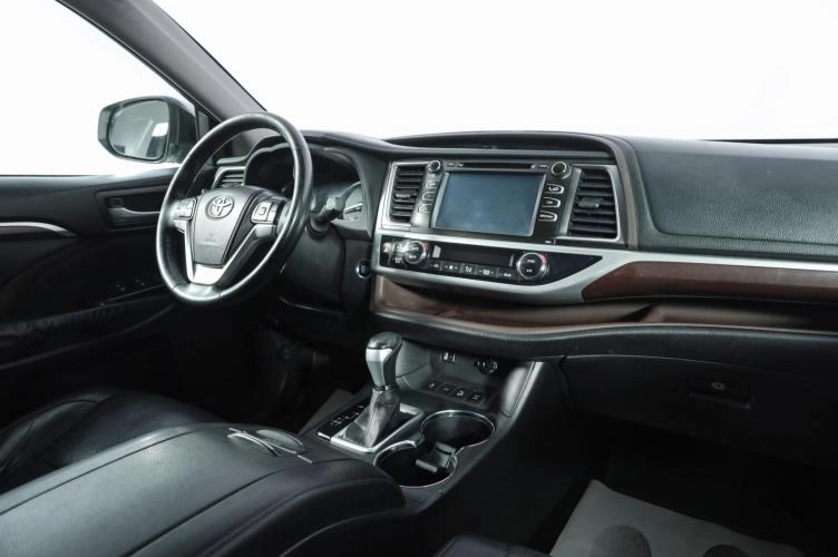 Toyota Highlander 9 из 19